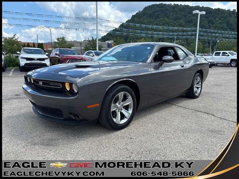Used 2019 Dodge Challenger SXT RWD image 1