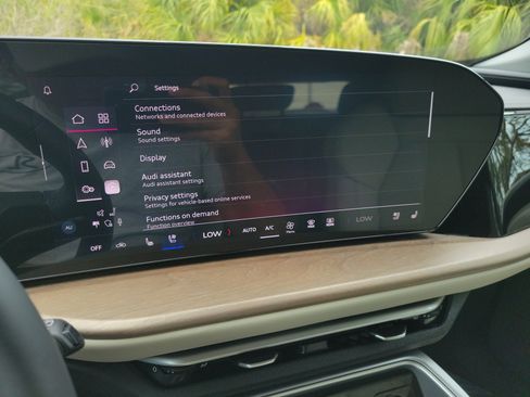 Used 2025 Audi Q5 Premium Plus w/ Premium Plus image 25