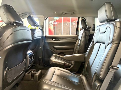 Used 2023 Jeep Grand Cherokee L Limited w/ Black Appearance Package image 14