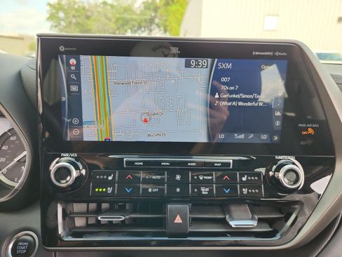 Used 2021 Toyota Highlander Limited FWD image 14