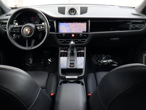 Certified 2025 Porsche Macan image 21