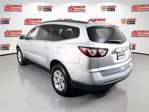 Used 2014 Chevrolet Traverse LT image 2