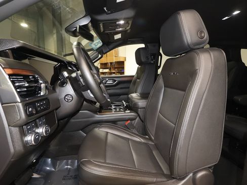 Used 2025 GMC Yukon XL Denali AWD/4WD image 24