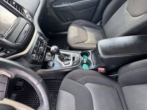 Used 2015 Jeep Cherokee Sport w/ Cold Weather Group AWD/4WD image 31