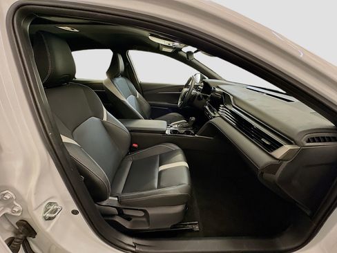 Used 2025 Toyota Camry SE image 32