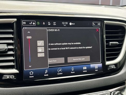 Used 2023 Chrysler Pacifica Touring-L FWD image 29
