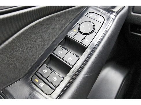 Used 2025 Nissan Rogue S image 19