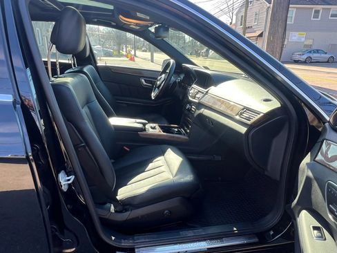 Used 2013 Mercedes-Benz E 550 4MATIC Sedan image 31
