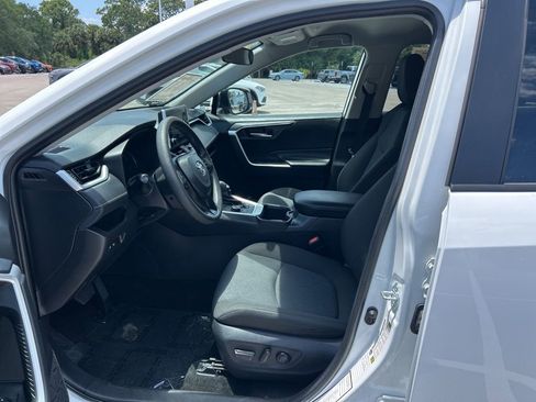 Used 2025 Toyota RAV4 XLE AWD/4WD image 16