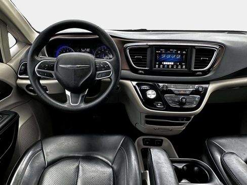 Used 2020 Chrysler Voyager Lxi FWD image 21