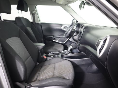 Used 2022 Kia Soul LX w/ Technology Package FWD image 9