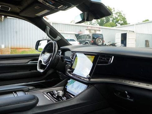 Used 2022 Jeep Grand Wagoneer Series II AWD/4WD image 15