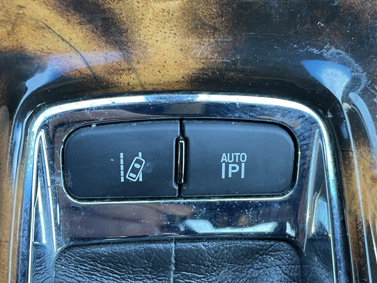 Used 2014 Lincoln MKS FWD image 28