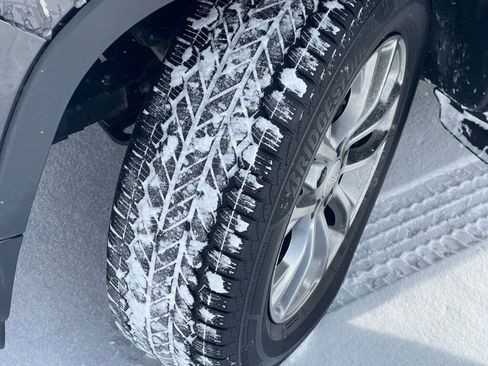 Used 2019 Jeep Cherokee Latitude Plus w/ Comfort/Convenience Group image 28