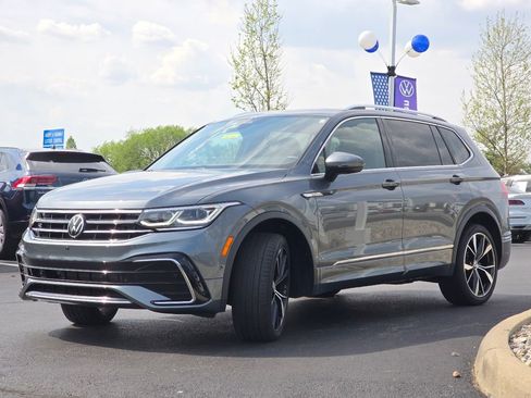 Used 2023 Volkswagen Tiguan SEL R-Line AWD/4WD image 24