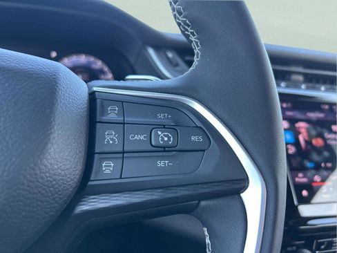 Used 2025 Jeep Grand Cherokee Laredo X w/ Luxury Tech Group I image 16