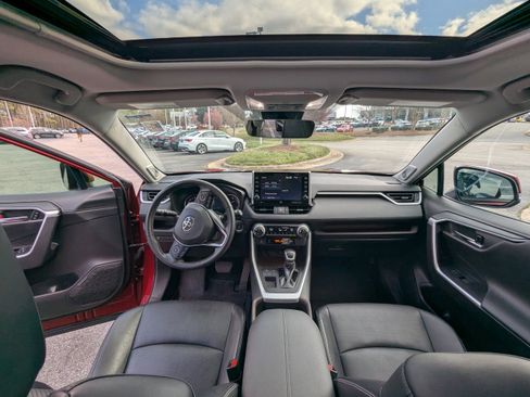 Used 2022 Toyota RAV4 Limited image 12