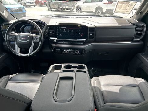 Used 2025 GMC Sierra 1500 SLT image 11