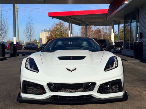 Used 2016 Chevrolet Corvette Z06 w/ 3LZ Preferred Equipment Group RWD image 7