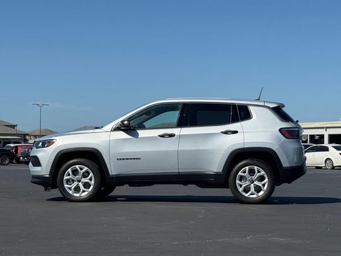Used 2025 Jeep Compass Sport AWD/4WD image 2