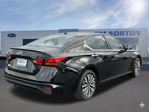 Used 2025 Nissan Altima 2.5 SV FWD image 4