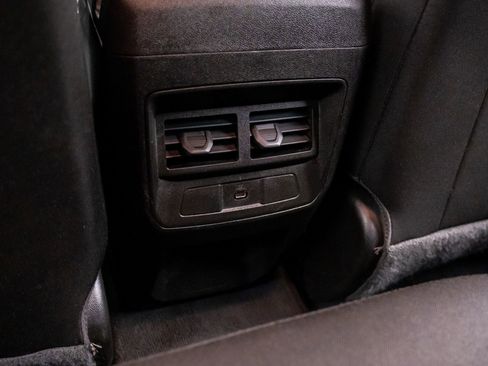 Used 2024 Chevrolet Colorado LT RWD image 17
