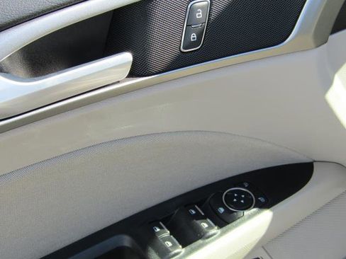 Certified 2019 Ford Fusion SE image 15