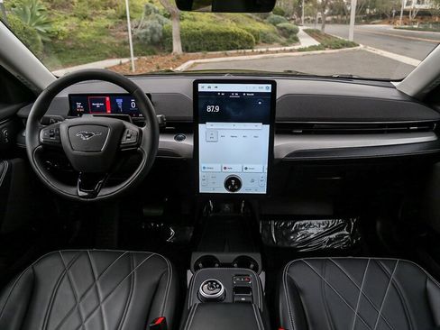 Used 2023 Ford Mustang Mach-E Select image 17