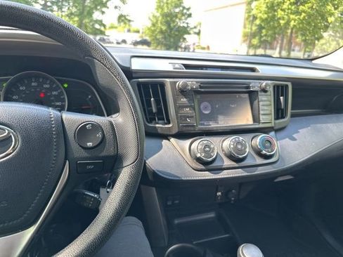 Used 2015 Toyota RAV4 LE FWD image 39
