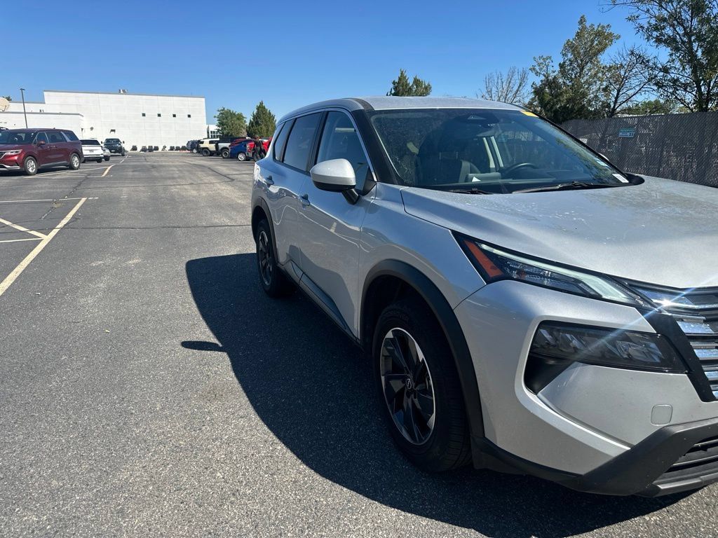 Used 2025 Nissan Rogue SV AWD/4WD image 22