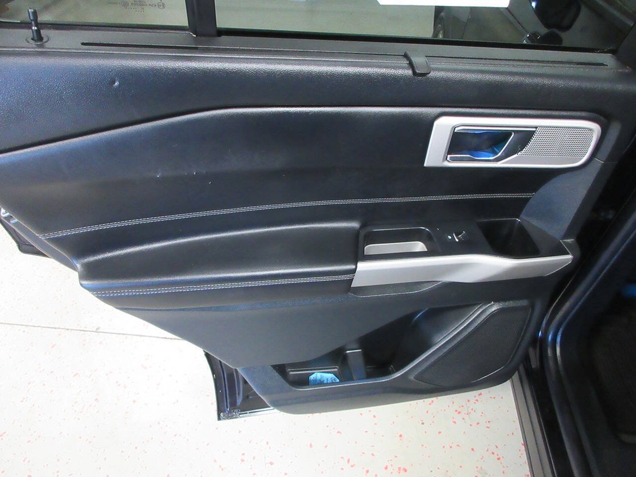 Used 2021 Ford Explorer Limited w/ Equipment Group 301A AWD/4WD image 31