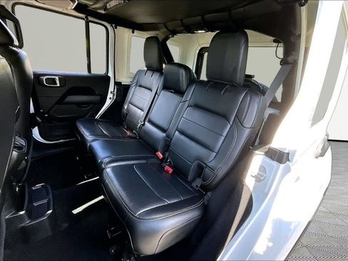 Used 2021 Jeep Wrangler Unlimited Sahara AWD/4WD image 19