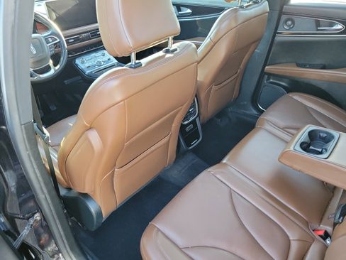 Used 2022 Lincoln Nautilus Reserve w/ Luxury Package image 11