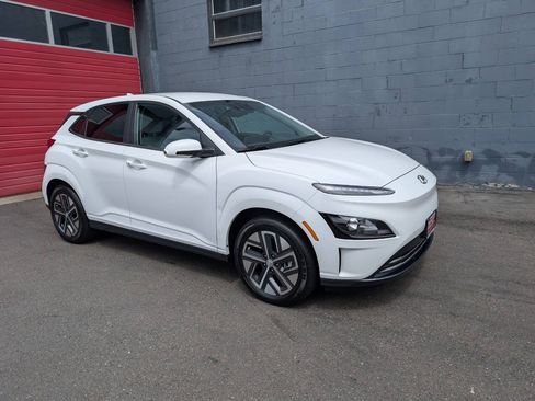 Used 2023 Hyundai Kona SE FWD image 1