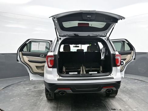Used 2018 Ford Explorer XLT image 39
