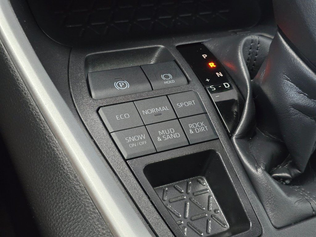 Used 2025 Toyota RAV4 XLE w/ Convenience Package AWD/4WD image 30