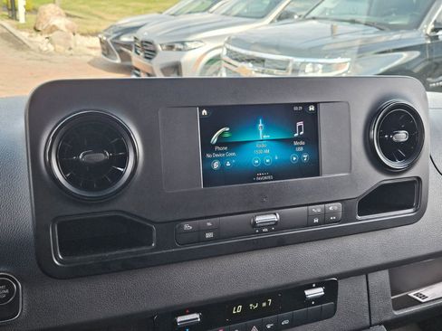 Used 2024 Mercedes-Benz Sprinter 2500 image 20