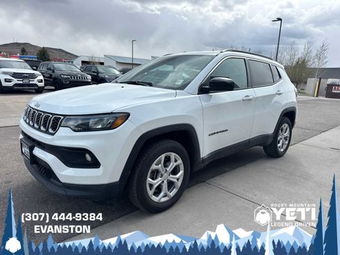 Used 2024 Jeep Compass Latitude AWD/4WD image 7