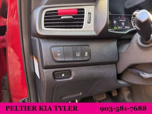 Used 2018 Kia Niro LX image 18