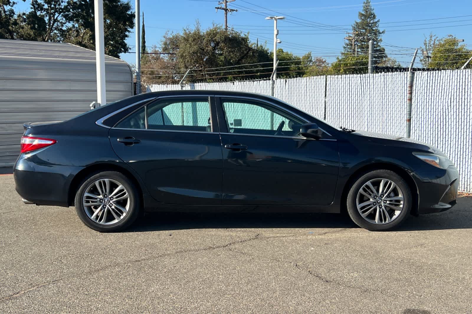 Used 2016 Toyota Camry SE FWD image 6