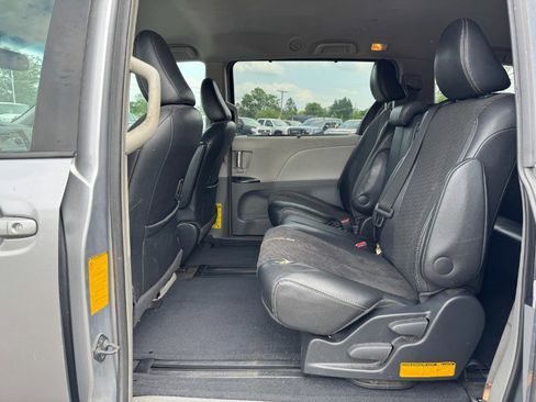Used 2012 Toyota Sienna SE FWD image 16