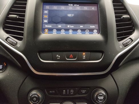 Used 2021 Jeep Cherokee Latitude Plus FWD image 25