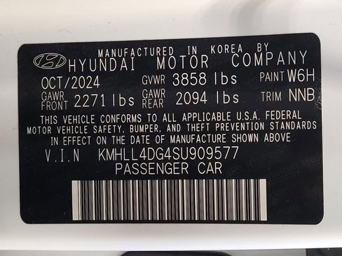 Used 2025 Hyundai Elantra SE FWD image 33