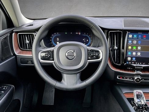 Certified 2023 Volvo XC60 B6 Ultimate w/ Climate Package image 8