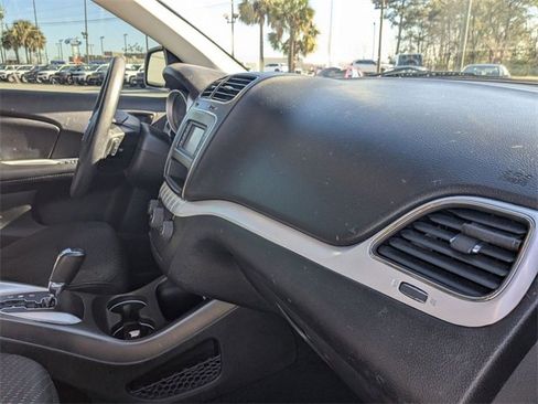 Used 2020 Dodge Journey SE image 40