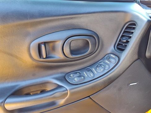 Used 2004 Chevrolet Corvette Coupe w/ Roof Package RWD image 18