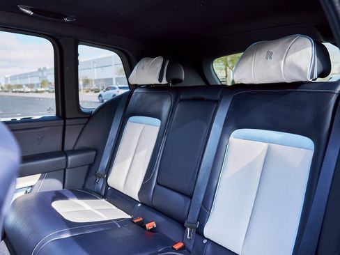 Used 2022 Rolls-Royce Cullinan w/ Cullinan Package image 52