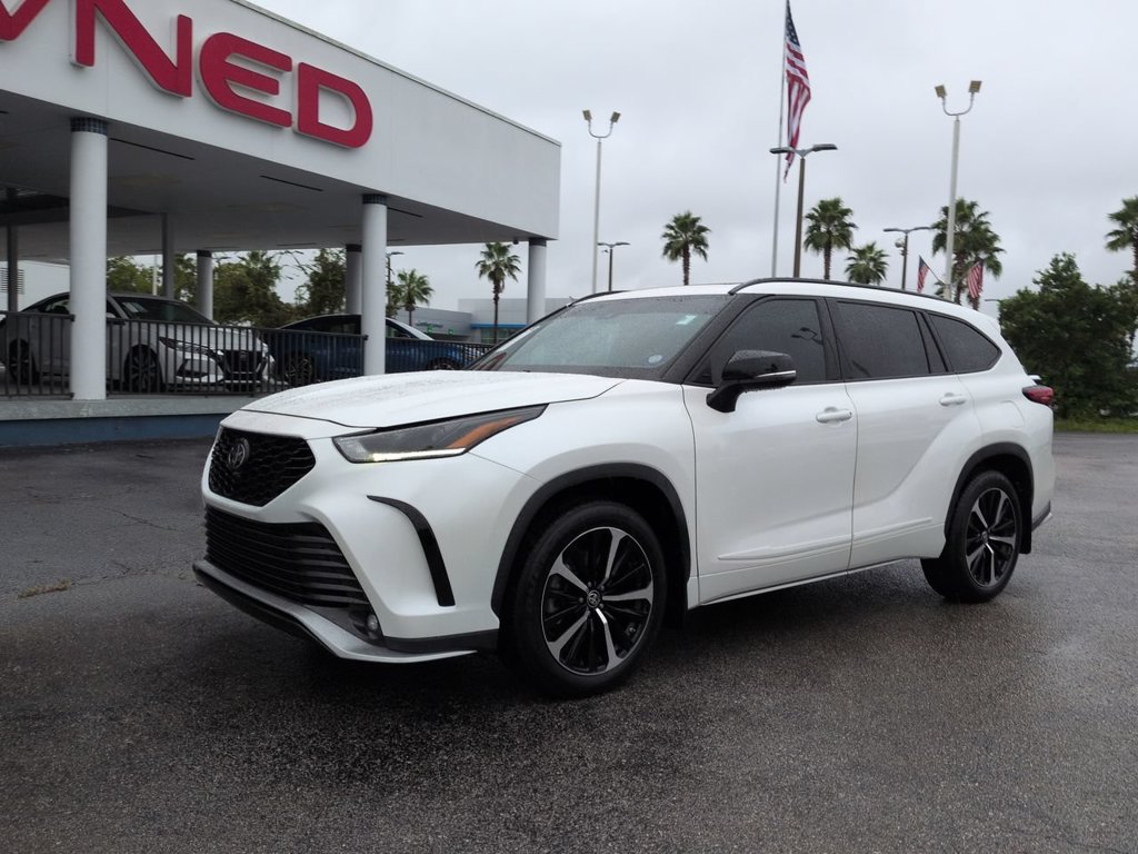 Used 2021 Toyota Highlander XSE FWD image 8
