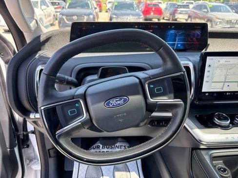 Used 2025 Ford Expedition Platinum AWD/4WD image 28