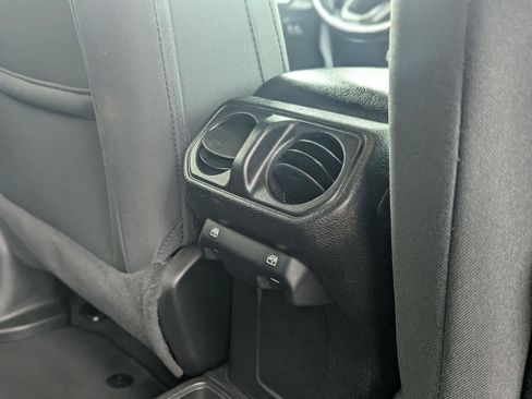 Used 2020 Jeep Wrangler Unlimited Sport S AWD/4WD image 35